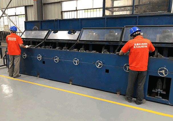 罡正不锈钢管表面亮度可达到500目